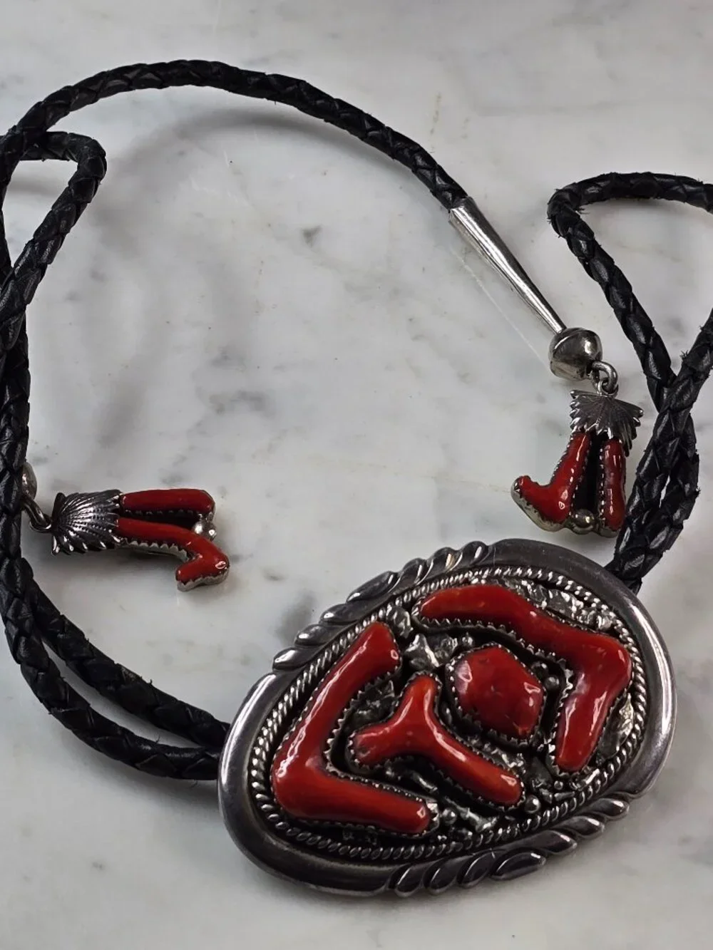 Southwestern Native American Sterling Silver Coral Leekya Bolo Tie E642